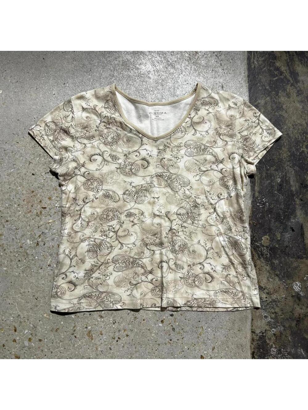 Vintage Y2K women’s Sonoma tan and cream patterned womens baby tee